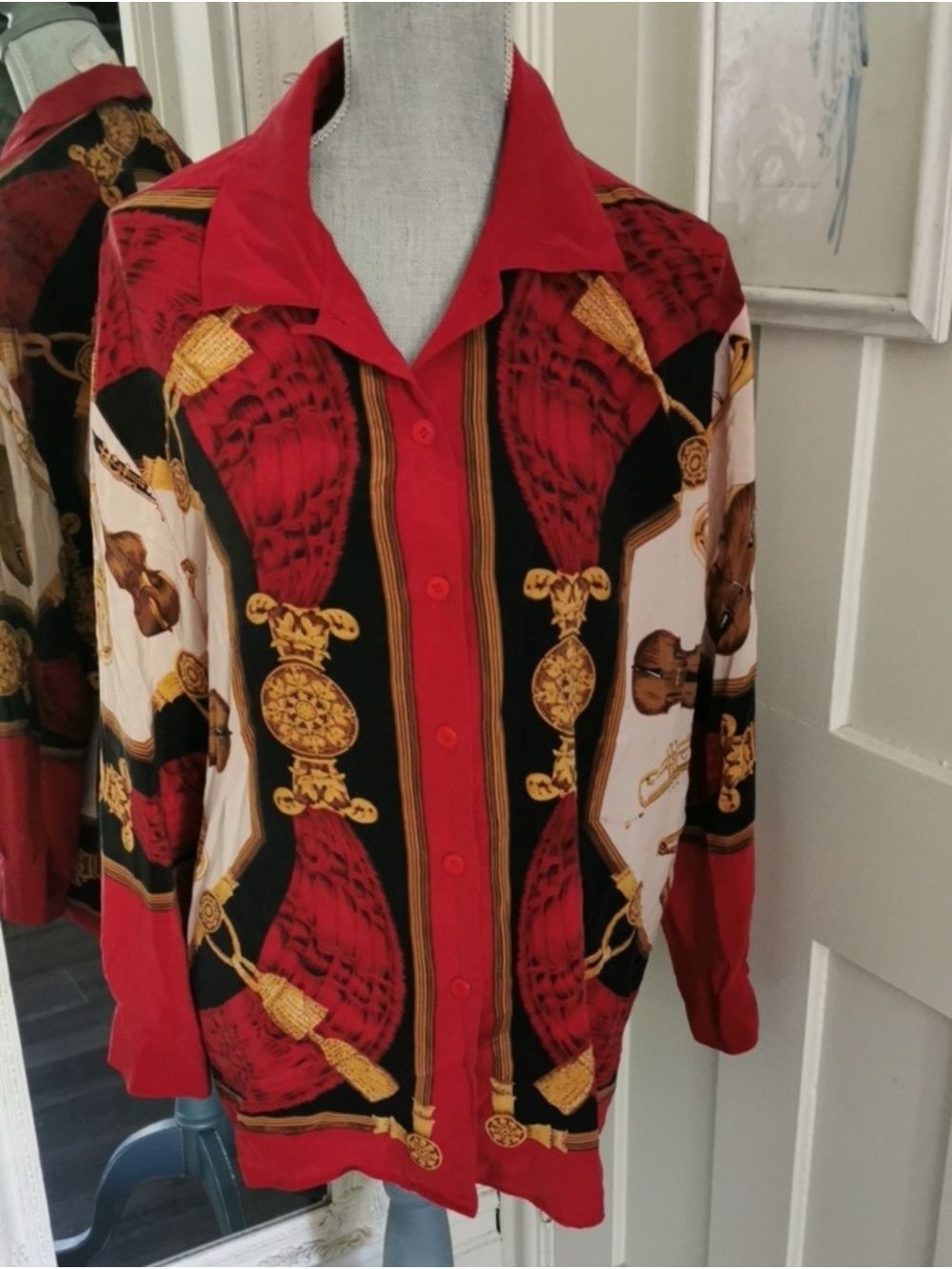 Vintage 90s Silk Womens Jones New York Baroque style button down shirt. Size 20